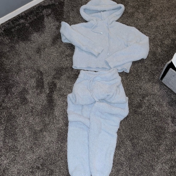 MESHKI Notched Hooded Fuzzy Cropped Sweater & sweatpants. Baby blue color XS set - Picture 5 of 17